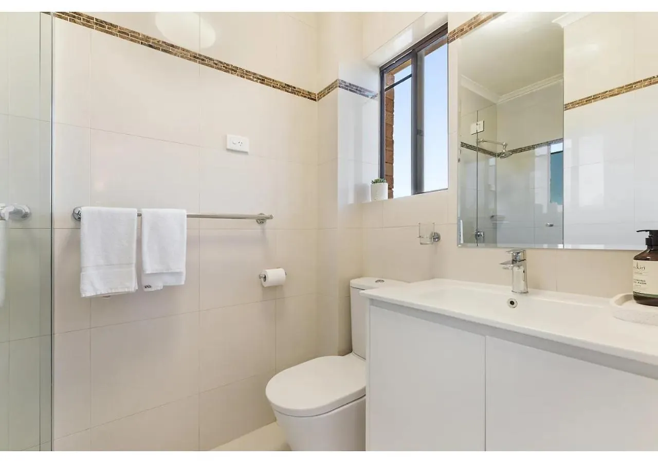 Noosa Riverside Getaway شقة نوسا